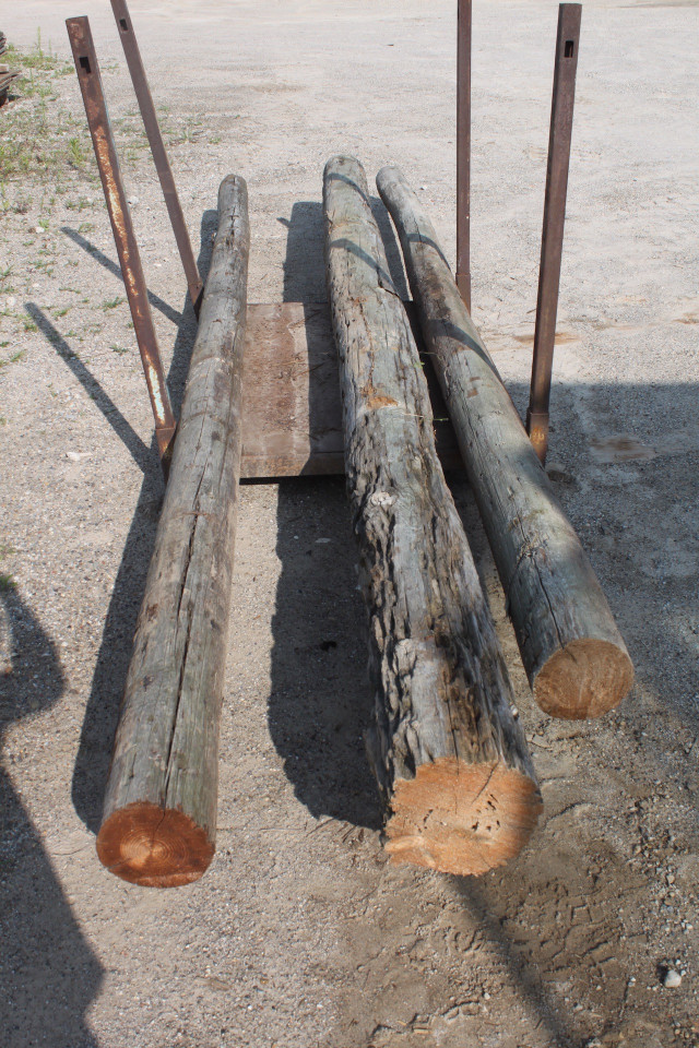 Wood posts in Other in Kitchener / Waterloo - Image 2