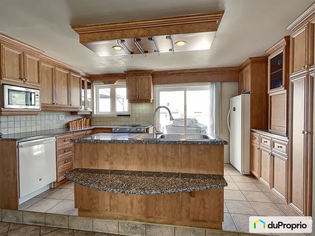 $299,900 - Bungalow for sale in Jonquière (Jonquière) — photo 1