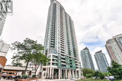 Absolutely Meticulous & Bright W Unobstructed Breathtaking East View! Located In The Heart Of Downto...