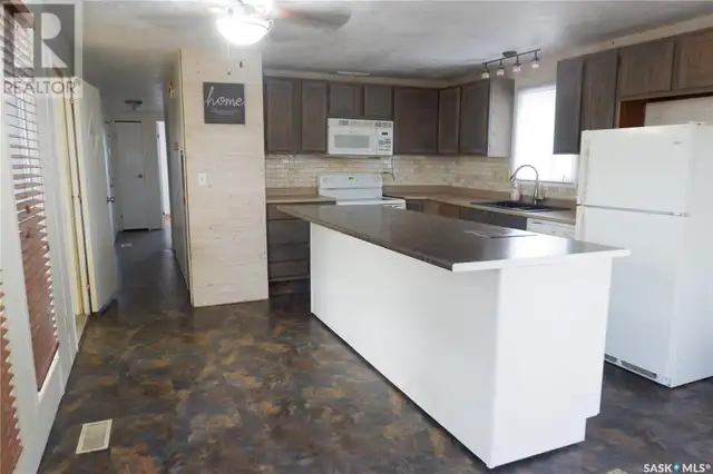 67 Sunrise ESTATES Assiniboia, Saskatchewan in Houses for Sale in Moose Jaw - Image 16