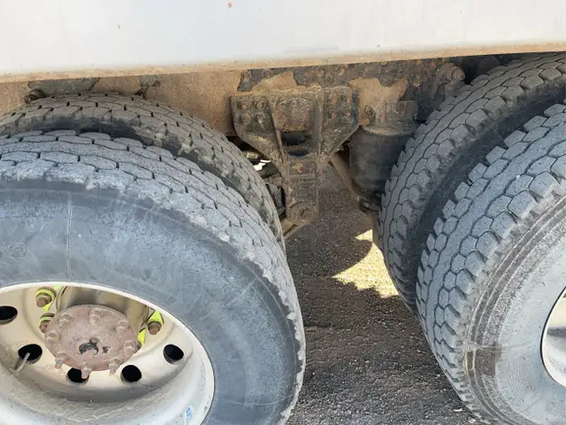 2016 Kenworth T800 in Heavy Trucks in Calgary - Image 10
