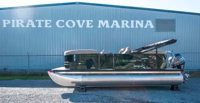 2026 Sylvan Mirage 8520 LZ – PC2174 – Emerald Green The Sylvan Mirage 8520 LZ pontoon is the epitome...