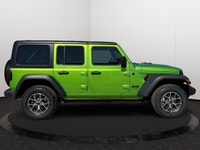 Get ready to experience the perfect combination of classic, trail-rated capability and everyday mode... (image 4)