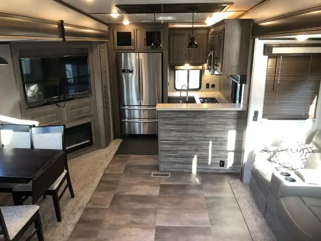 2020 Crossroads Cameo CE3801RK in Travel Trailers & Campers in St. Albert - Image 8