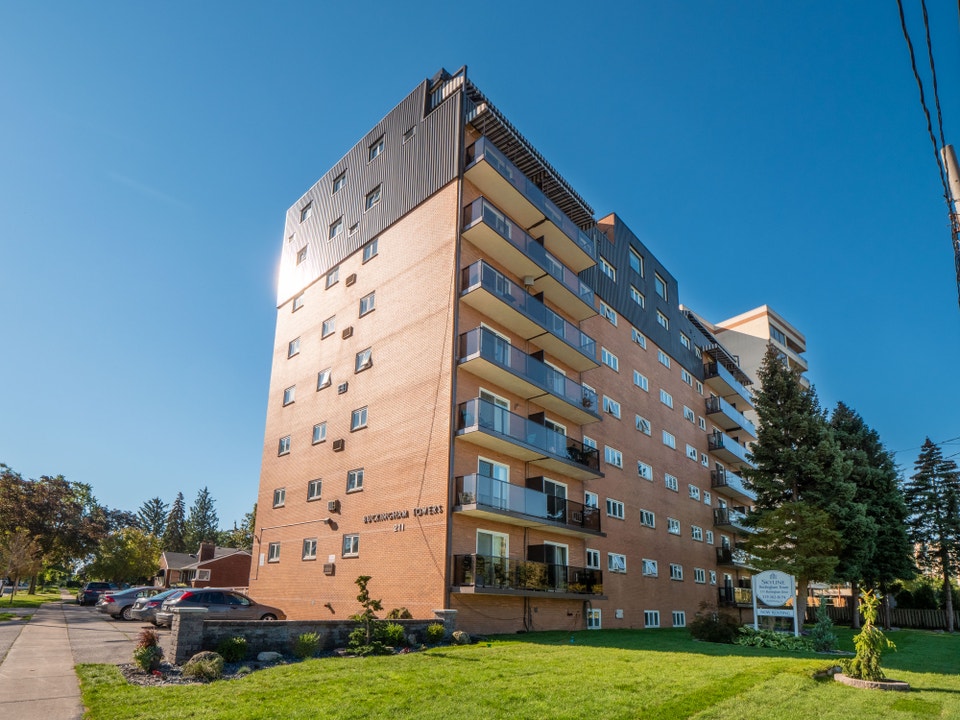 Buckingham Tower Apartments - 2 Bedroom, 1 Bath Apartment for Re 5