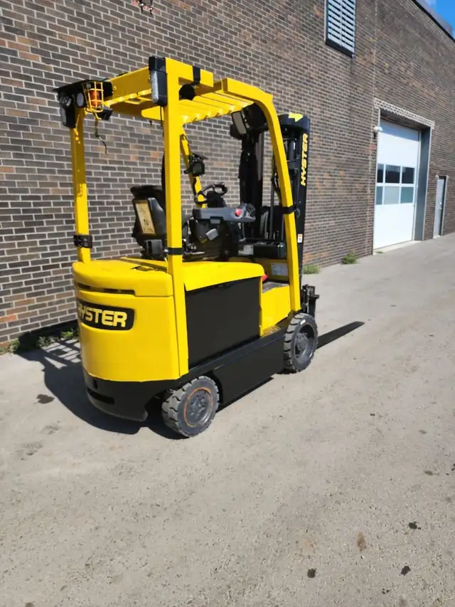 2021 Hyster 6000 LB CAP ELECTRIC FORKLIFT 3 STAGE w side-shift in Heavy Equipment in Mississauga / Peel Region - Image 2
