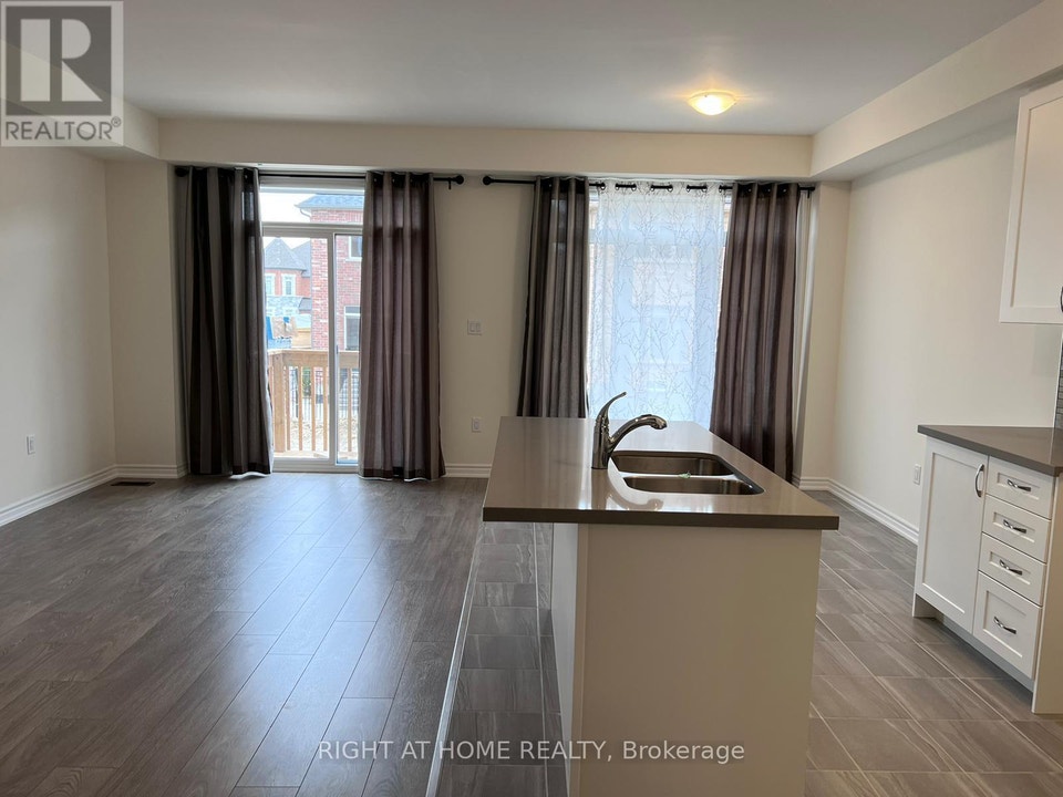 2250 GRAINGER LOOP Innisfil (Alcona), Ontario 5