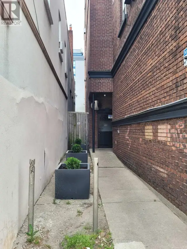 201 - 19 DUNLOP STREET W Barrie (City Centre), Ontario63005670281089121