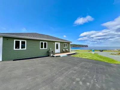 12 Boyleys Lane - Flatrock Three Bedroom Furnished Unit