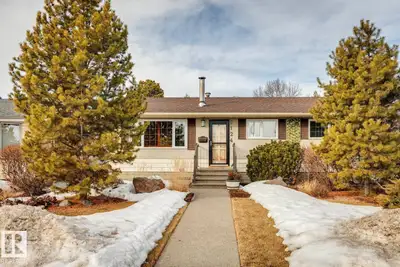 Very well maintained and upgraded home in desirable west Edmonton neighborhood of Meadowlark! This e...