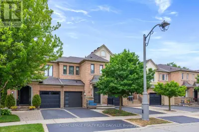 224 TAWNY CRESCENT Oakville (BR Bronte), Ontario