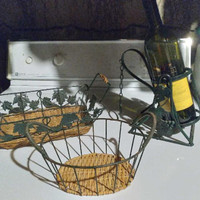 2 WIRE BASKETS AND WINE DISPENSER