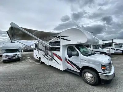 Thor Motor Coach Four Winds Class C gas motorhome 28Z highlights: Walk-Around Queen Bed Mid-Coach En...