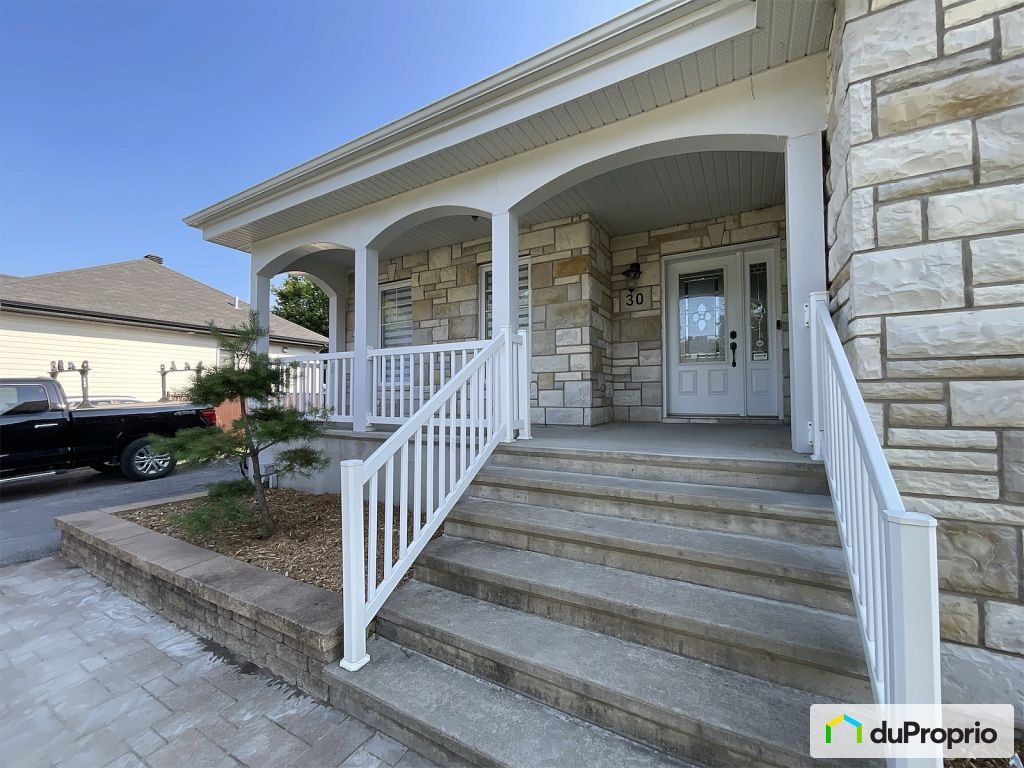 $585,000 - Bungalow for sale in Lavaltrie — photo 2