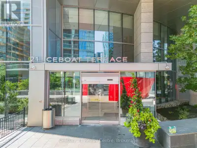 Truly a must see. Excellently maintained unit with a gorgeous lake view. This One bedroom + Den + Pa...