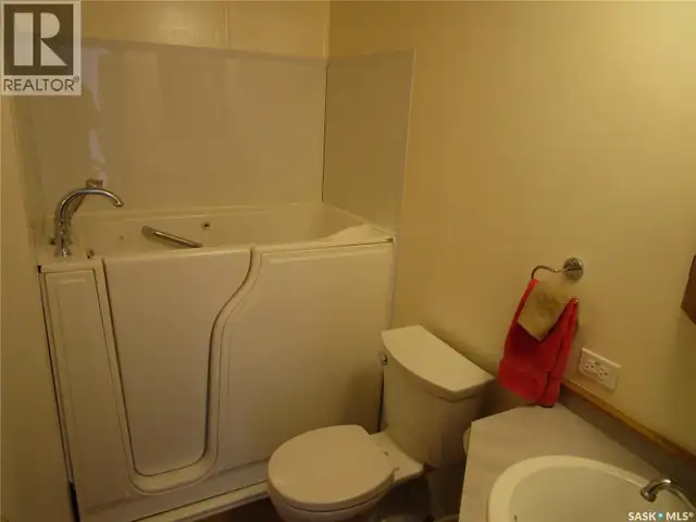 28 Crystal DRIVE Edenwold Rm No.158, Saskatchewan in Houses for Sale in Regina - Image 14