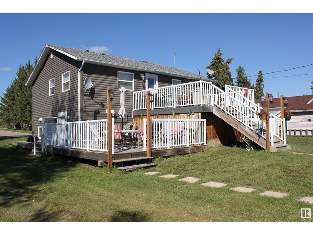 4905 51 AV Elk Point, Alberta in Houses for Sale in Strathcona County - Image 3