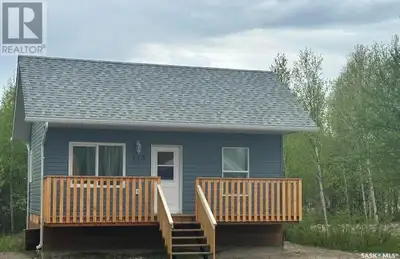 Located steps from the Eagle Point Golf Course. This cute and cozy tiny home is located nestled in t...