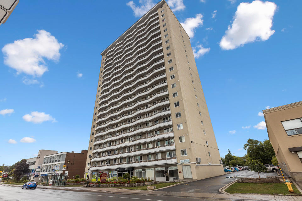 1 Bedroom Penthouse Apartment for Rent - 1316 Carling Avenue in Long Term Rentals in Ottawa