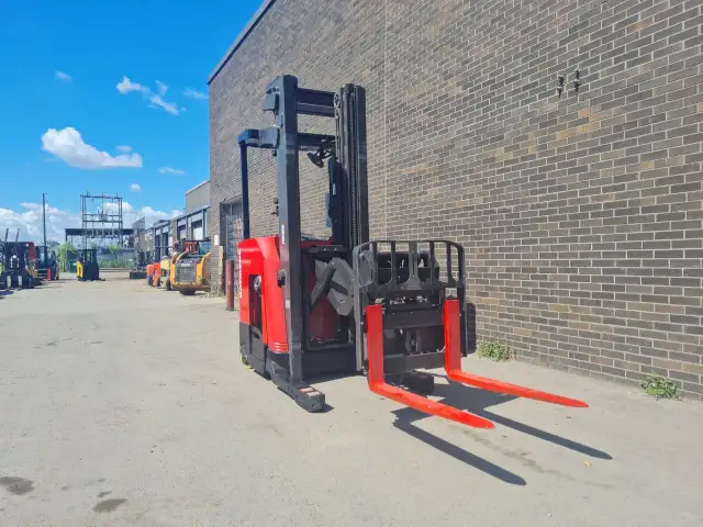 2018 Raymond DOUBLE DEEP REACH 3200LB cap side-shift charger Inc in Heavy Equipment in Mississauga / Peel Region - Image 11