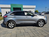 2022 Ford Edge SE AWD with 57,109 kms! Clean history with no accidents See Carfax report linked . We... (image 4)