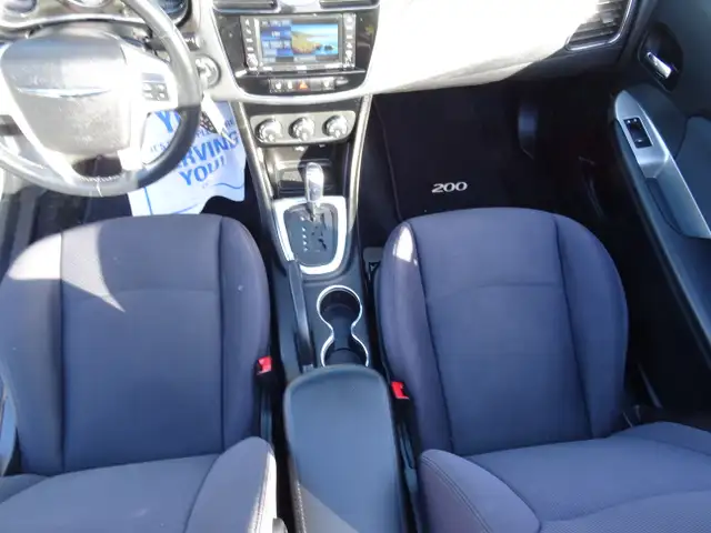 2013 Chrysler 200 Touring in Cars & Trucks in City of Toronto - Image 14