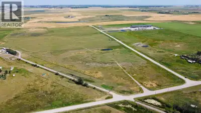 Located 1.7Km South of Highway #15 mins from the De Havilland Manufacturing Facility25Mins East of C...