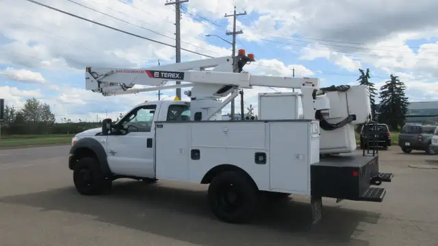 2012 Ford F-550 XL 4X4 WITH TEREX HI-RANGER LT40 BUCKET TRUCK in Heavy Trucks in Edmonton - Image 9