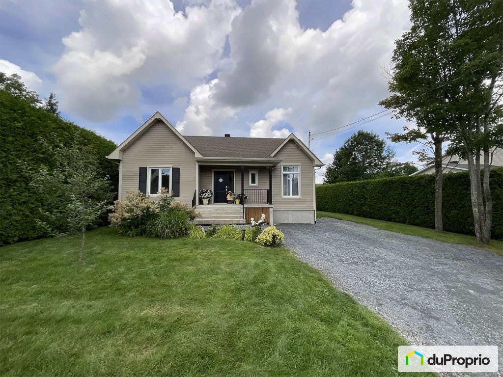 $574,900 - Bungalow for sale in Sherbrooke (Rock Forest) — photo 1
