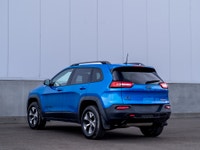 CARGET AUTOMOTIVE is thrilled to offer this 2017 Jeep Cherokee Trailhawk, an off-road-capable SUV fe... (image 8)