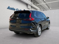 CLEAN CARFAX. CONFIDENCE MEETS CONVENIENCE Elevate your daily drive with this stylish and versatile... (image 4)