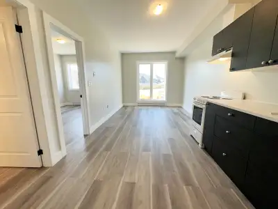 Penetanguishene: 1 Bed + Den, 1 Bath Units (659 sq ft)