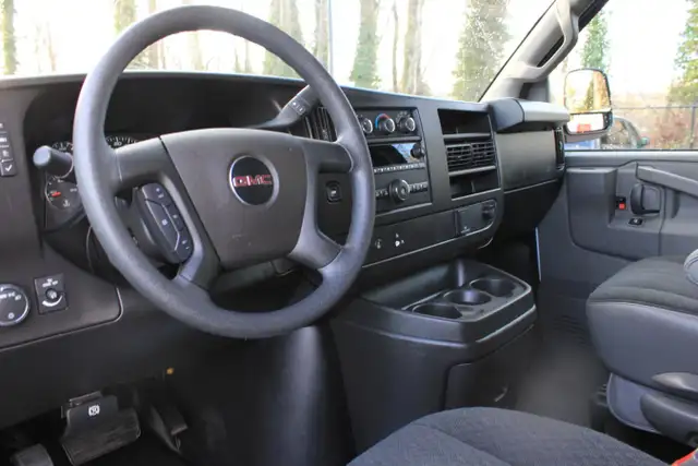 2023 GMC Savana Cargo Base in Cars & Trucks in Comox / Courtenay / Cumberland - Image 11