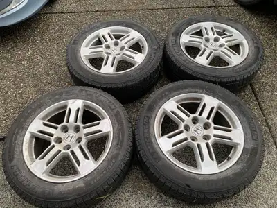 Up for sale is a nice Honda odyssey 18" OEM Winter Package in excellent shape and good tread size 23...