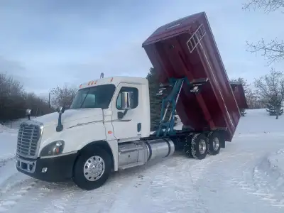 2015 Freightliner Cascadia, Detroit DD 15 505 hp. DT 12 spd. Automatic, 40,000 rears, new 11x22.5 ru...