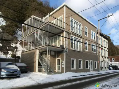Secteur de choix, près du Vieux-Québec! À proximité : Les plaines, place Royale, strom spa, fleuve,...