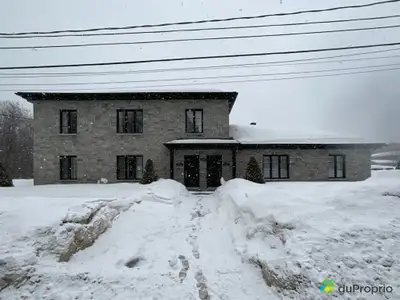 Triplex unique, haut de gamme, style condo, sans voisin arrière avec plancher radiant partout dans l...