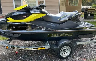 Seadoo 2013 Rxtx AS 260 avec 104 hrs et ibr et suspension en tres bon état. Avec toile de transport...