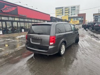 MINIVAN ........ SXT PREMIUM PLUS PACKAGE ........ 7 PASSENGERS WITH STOW&GO SEATING ......... AUTOM... (image 6)