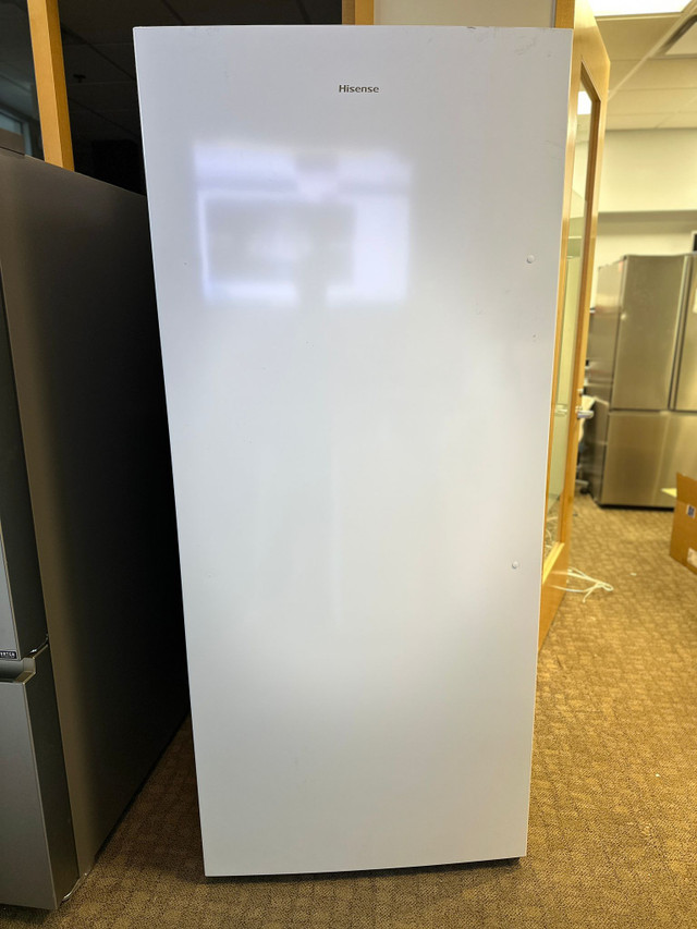 with warranty / Hisense FV21C7HWE 21 cu.ft. Upright freezer in Refrigerators in Calgary - Image 4