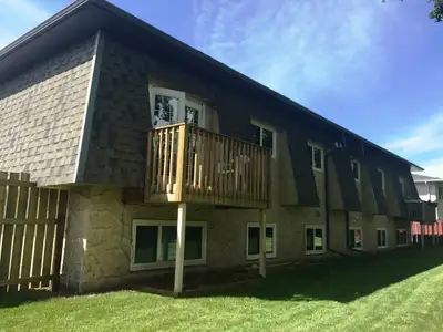 Fantastic Upper Level 2 bedroom suite in Sylvan Lake!!