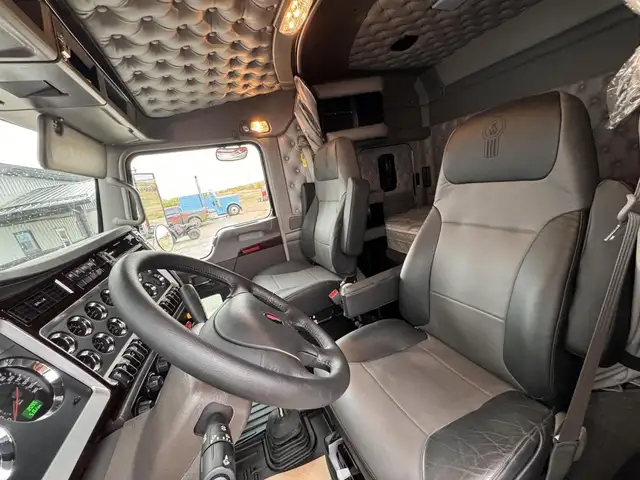 2025 KENWORTH W900L in Heavy Trucks in City of Montréal - Image 11