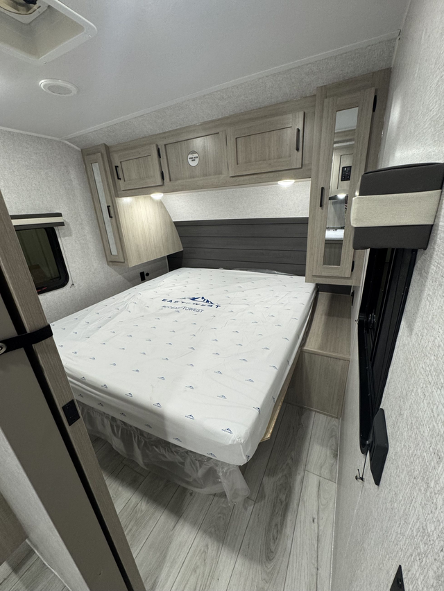 2026 FOREST RIVER DELLA TERRA 241BH in Travel Trailers & Campers in Regina - Image 12