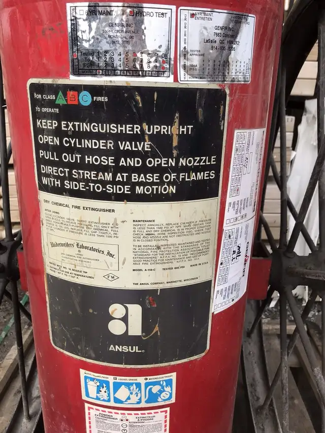 Extincteur antique in Other in Drummondville - Image 6