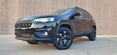 MGI Auto Ltd AMVIC Licenced Dealership Stock # 53919 2022 Jeep Cherokee Latitude Lux Only 15,000kms!...