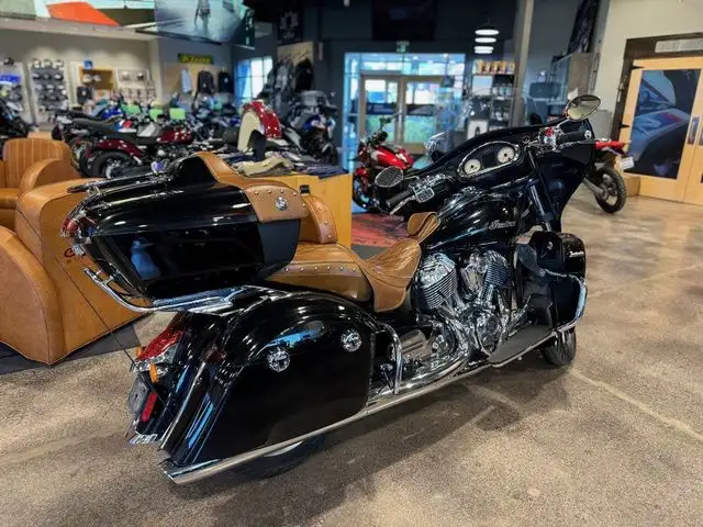 2015 Indian Roadmaster Thunder Black in Sport Touring in London - Image 7