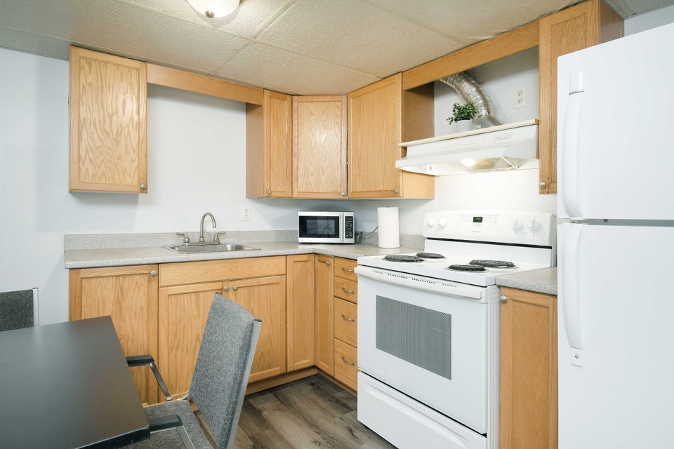 C7 BSMT - 3 BEDROOMS 5