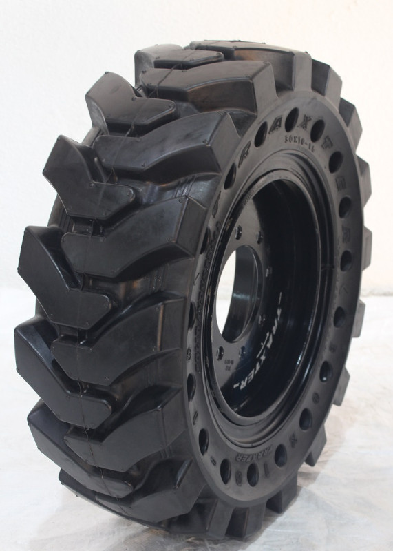 Solid Air Less Flat Proof Bobcat Skid Steer Loader Tires in Heavy Equipment in Markham / York Region