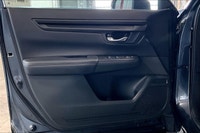 Experience comfort, safety, and efficiency in this stylish Honda CR-V. Equipped with Adaptive Cruise... (image 8)