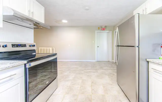 62 DORSET ST - 5 BEDROOM STUDENT UNIT AVAILABLE in Long Term Rentals in Kitchener / Waterloo - Image 12